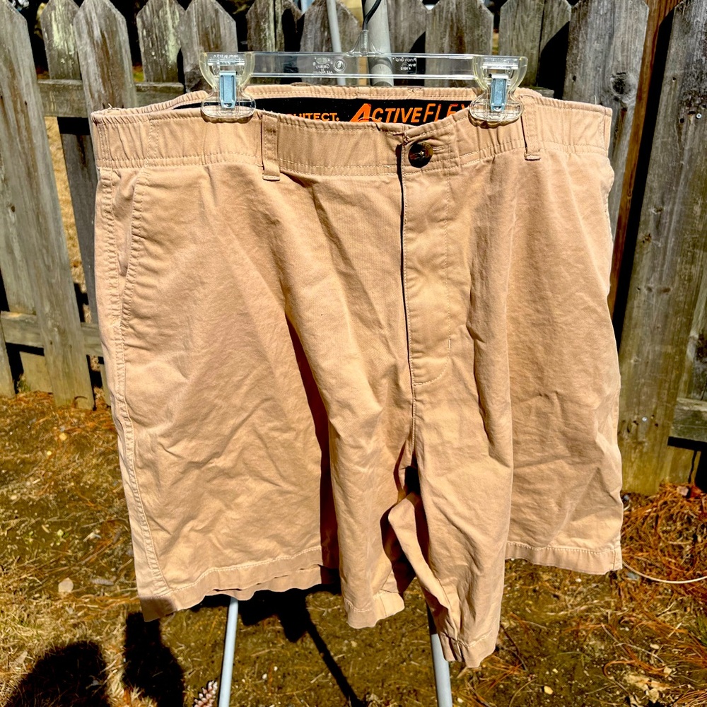 Architect mens tan 4 pocket Active Flex deck shorts size 42 97%cotton 3% spandex